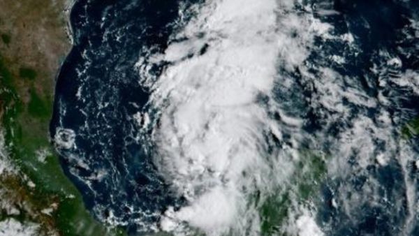 تكساس تستعد لمواجهة هارفي الإعاصار الأخطر بعد كاترينا
