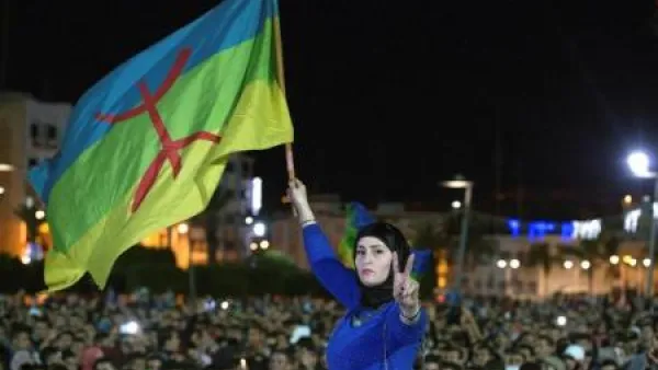 مشاركون في احتجاج على مقتل بائع في الحسيمة بشمال المغرب
