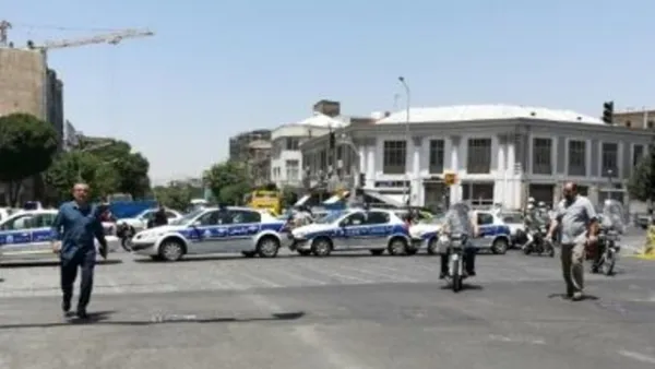الشارع المقابل لمبنى مجلس الشورى الايراني في طهران بعيد اعتداء تنبناه لاحقا تنظيم الدولة الاسلامية

