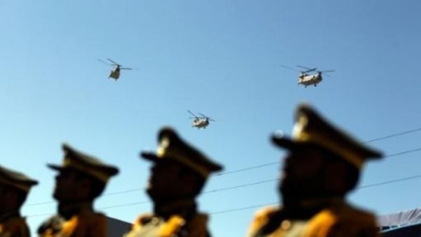 جنود ايرانيون خلال عرض عسكري
