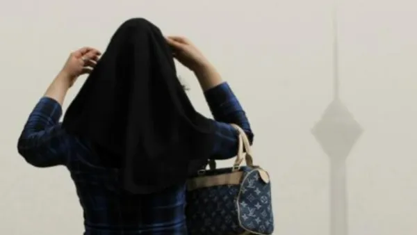 محجبة في طهران
