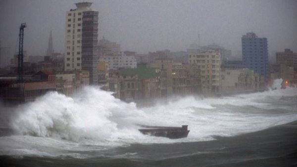 الإعصار إرما يمزق فلوريدا ويهدد بفيضانات كاسحة