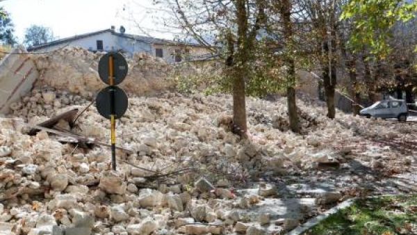 آلاف بلا مأوى في ايطاليا بعد الزلزال

