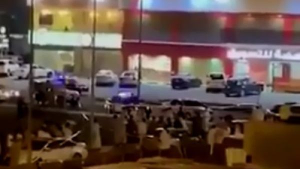 صورة ماخوذة من احد الفيديوهات المسجلة لاشتباك الشرطة السعودية مع مطلوب في محافظة جدة