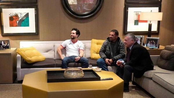 ملك الأردن يستضيف عامل نظافة لمتابعة مباراة النشامى