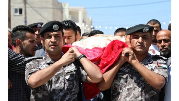 تشييع جثمان دركي قضى متأثرا باصابته بانفجار الفحيص الارهابي