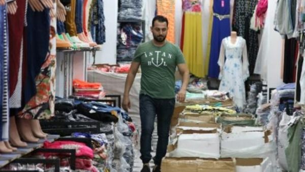 بائع في مدينة الرمثا الاردنية القريبة من الحدود السورية
