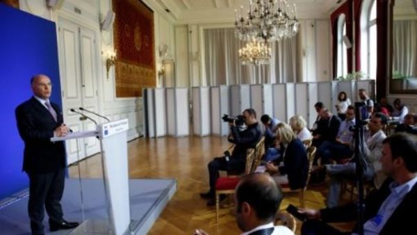 كازنوف يتحدث الى الصحافة بعد لقائه ممثلين عن المسلمين في فرنسا
