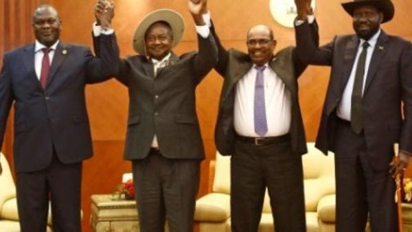 كير والبشير وموسيفيني ومشار في مستهل الاجتماع في الخرطوم الاثنين

