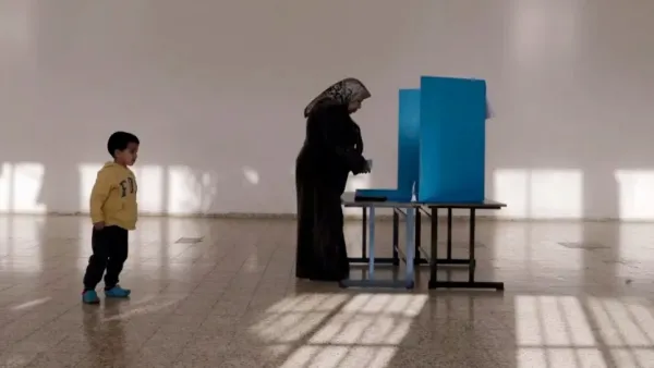 سيدة عربية تدلي بصوتها في الانتخابات الاسرائيلية