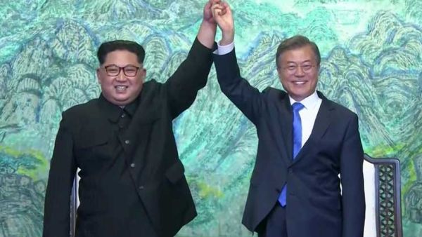 زعيم كوريا الشمالية كيم جونج أون ورئيس كوريا الجنوبية مون جيه-إن