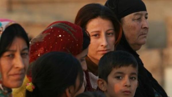 اكراد من الطائفة الكاكائية في قرية قرب كلك
