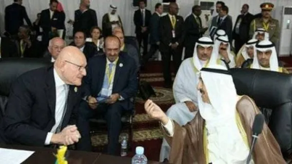 أمير الكويت، الشيخ صباح الأحمد الجابر الصباح (يسار) ورئيس الوزراء اللبناني تمام سلام
