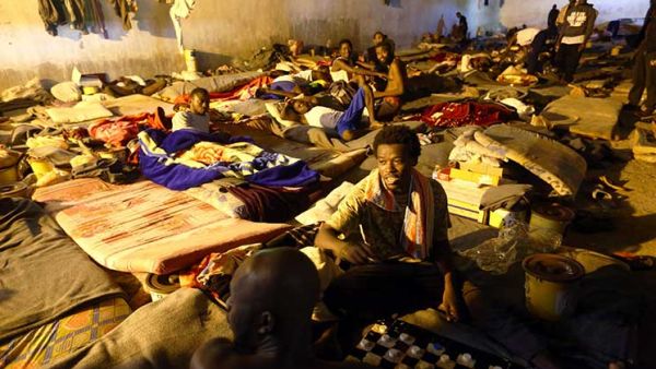 أطباء بلاحدود : رعاية المهاجرين وهم في قبضة المهربين في ليبيا مستحيل
