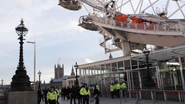 سياح يعلقون في عجلة “عين لندن” لمدة ساعة بعد اعتداء لندن
