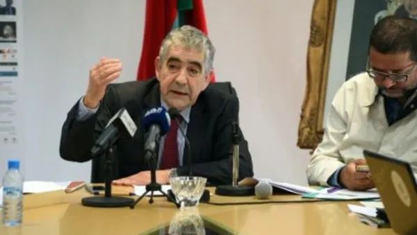 رئيس المجلس الوطني المغربي لحقوق الانسان ادريس اليزمي في مؤتمر صحافي في الرباط


