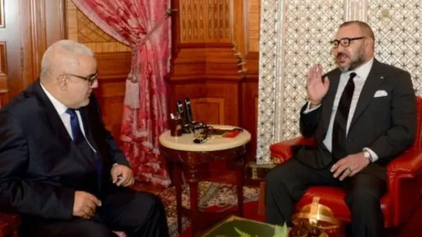العاهل المغربي خلال اجتماعه الى بنكيران في الرباط

