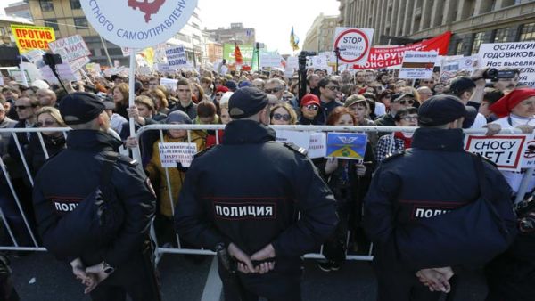 آلاف المتظاهرين في موسكو احتجاجا على مشروع للتنظيم المدني
