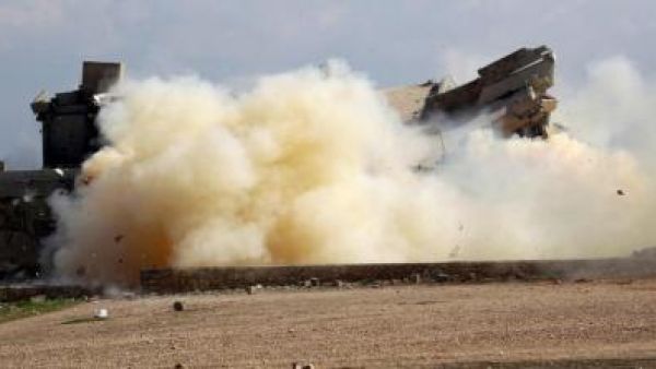تفجير منزل أبو ميثم عضو تنظيم الدولة الإسلامية في قرية رفيلة إلى الجنوب من الموصل
