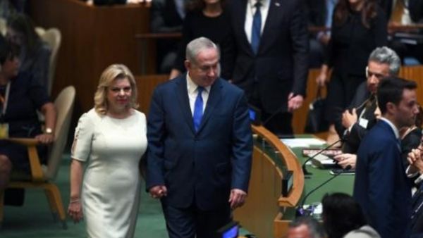 رئيس الوزراء الاسرائيلي بنيامين نتانياهو وزوجته سارة لدى وصولهما لحضور الجلسة الافتتاحية للجميعة العامة للامم المتحدة في نيويورك

