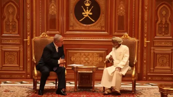 نتانياهو خلال زيارته الى سلطنة عمان ولقاء السلطان قابوس