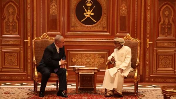 نتانياهو يلتقي قابوس في مسقط.