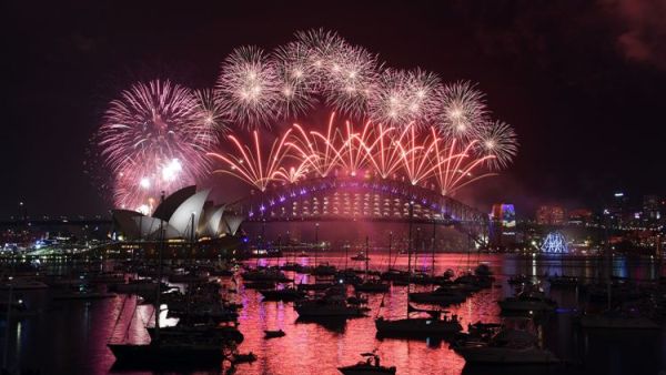 العالم يستقبل العام الجديد 2017