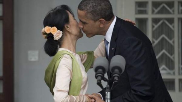 سجن صحفي انتقد زعيمة ميانمار لتقبيلها أوباما