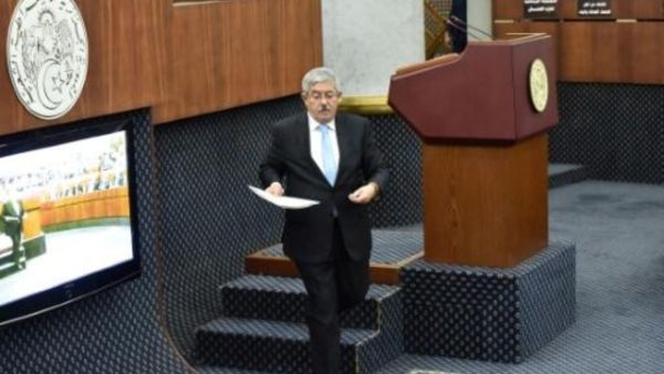 رئيس الوزراء الجزائري احمد اويحيى اثر تقديمه برنامج حكومته امام البرلمان
