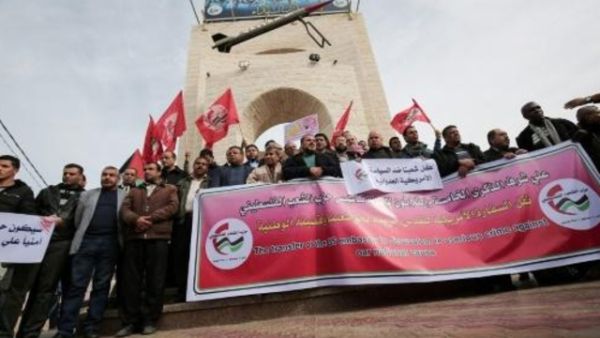 فلسطينيون يتظاهرون رفضا لنقل السفارة الاميركية الى القدس
