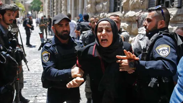 استمرار التوتر في القدس لليوم الثالث بسبب البوابات الإلكترونية


