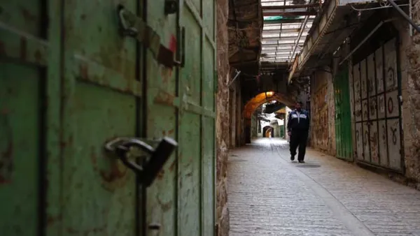 إضراب بالأراضي الفلسطينية دعما للاسرى في سجون إسرائيل