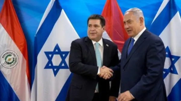 نتانياهو ورئيس الباراغواي السابق هوراسيو كارتيس اثناء حفل نقل السفارة الى القدس
