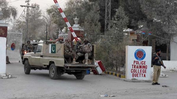 داعش يتبنى هجوم أكاديمية الشرطة في باكستان

