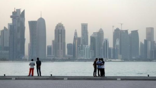 الازمة الخليجية تضعف اقتصاد قطر ولا تسقطه

