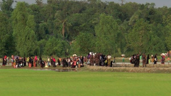 الروهينغا يحاولون الفرار لبنغلادش مع تجدد أعمال العنف في ميانمار

