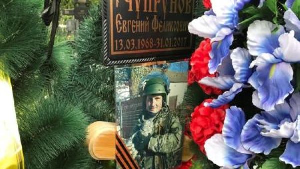 صورة لمتعاقد خاص روسي على قبره في تولا بروسيا
