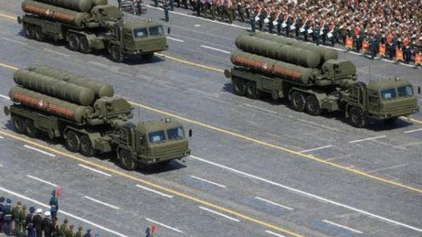 أنظيمة صورايخ إس-400 في عرض عسكري في موسكو

