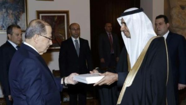 الرئيس اللبناني ميشال عون اوراق اعتماد السفير السعودي الجديد وليد اليعقوب في القصر الجمهوري
