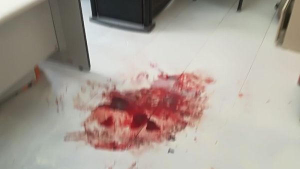 قتلى وجرحى طعناً بالسكين داخل فرع لشركة الكهرباء السعودية