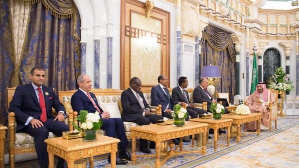 السفراء خلال لقائهم العاهل السعودي الملك سلمان
