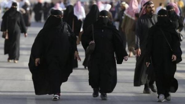 نساء سعوديات في الجنادرية قرب العاصمة السعودية الرياض
