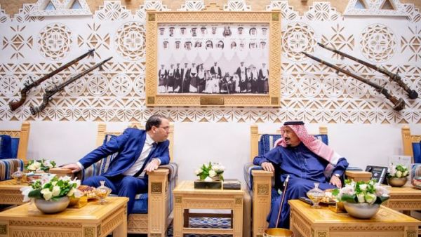 العاهل السعودي الملك سلمان ورئيس الوزراء التونسي يوسف الشاهد في الرياض
