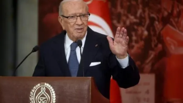 الرئيس الباجي قائد السبسي يتحدث في تونس
