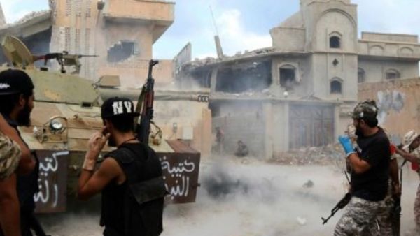 عناصر موالون لحكومة الوفاق الوطني يطلقون النار في سرت
