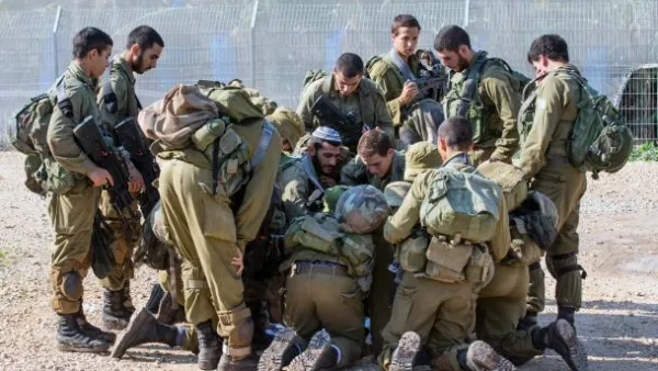 مستوطنون يهاجمون قرية فلسطينية