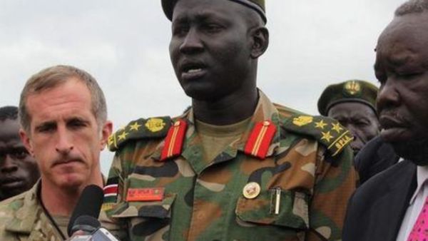 لول رواي كوانج المتحدث باسم الجيش الشعبي لتحرير السودان في مؤتمر صحفي في العاصمة جوبا
