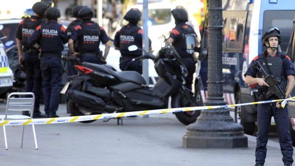 اعتقال شخص رابع على خلفية هجمات اسبانيا وعدد القتلى يرتفع الى 14

