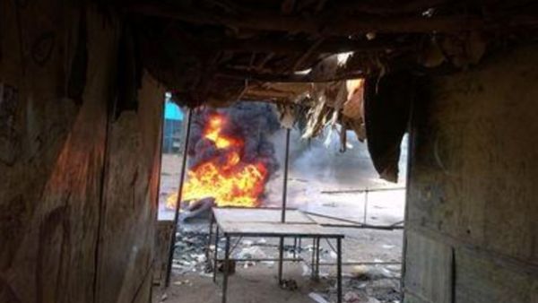 نيران أشعلها محتجون في عطبرة بالسودان
