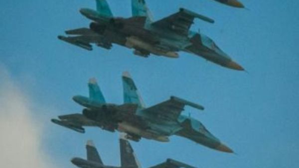 طائرات سوخوي 34 روسيا هلال مناورات فوستوك قرب الحدود الصينية والمنغولية في سيبريا
